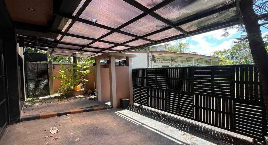 For sale and for rent 4 bedrooms townhouse in Mueang Phuket, Phuket