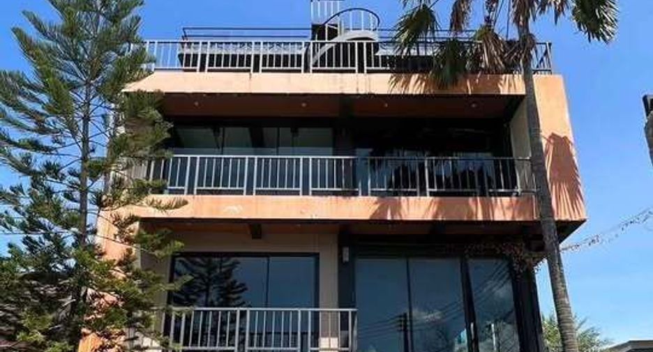 For sale and for rent 4 bedrooms townhouse in Mueang Phuket, Phuket
