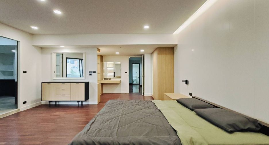 Condo en alquiler de 3 habitaciones en Khlong Toei, Bangkok