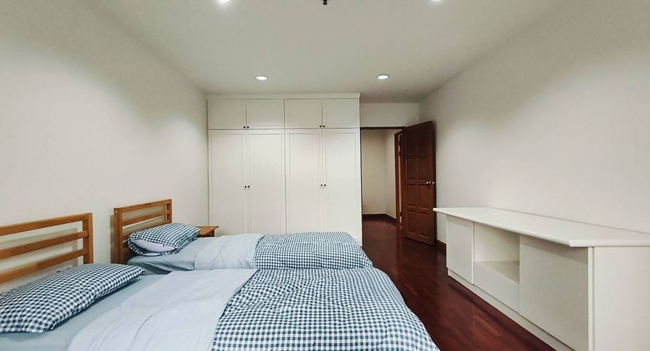Condo en alquiler de 3 habitaciones en Khlong Toei, Bangkok