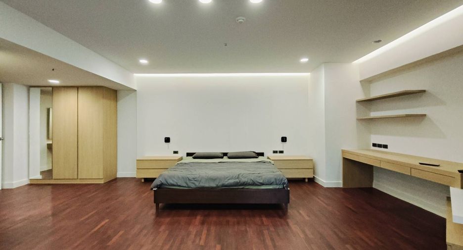 Condo en alquiler de 3 habitaciones en Khlong Toei, Bangkok