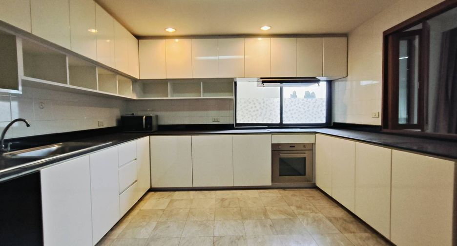 Condo en alquiler de 3 habitaciones en Khlong Toei, Bangkok