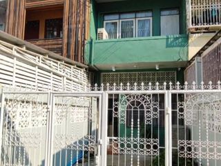 For rent 3 bedrooms townhouse in Yan Nawa, Bangkok