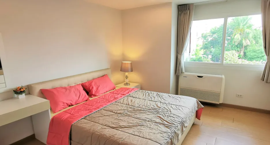 For rent 2 bedrooms apartment in Watthana, Bangkok