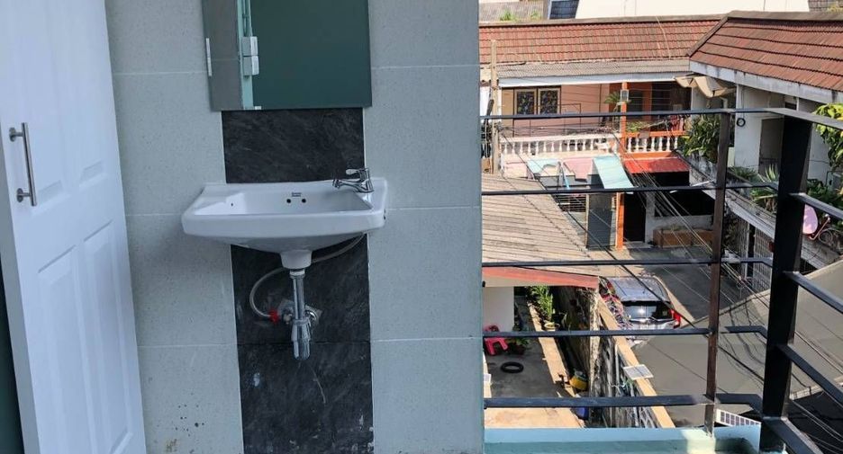 For sale and for rent 2 bedrooms townhouse in Watthana, Bangkok