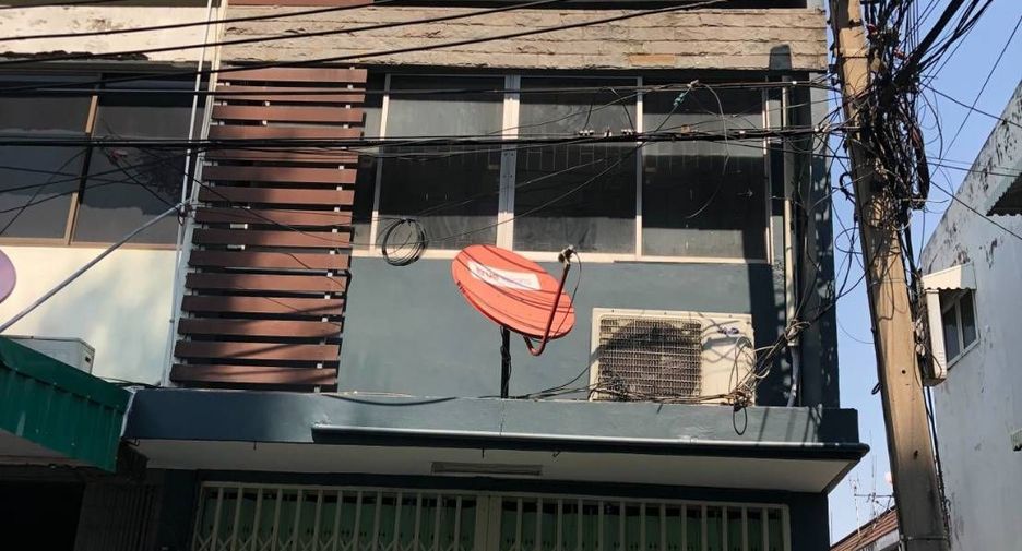 For sale and for rent 2 bedrooms townhouse in Watthana, Bangkok