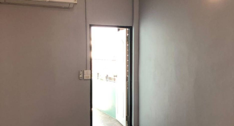 For sale and for rent 2 bedrooms townhouse in Watthana, Bangkok