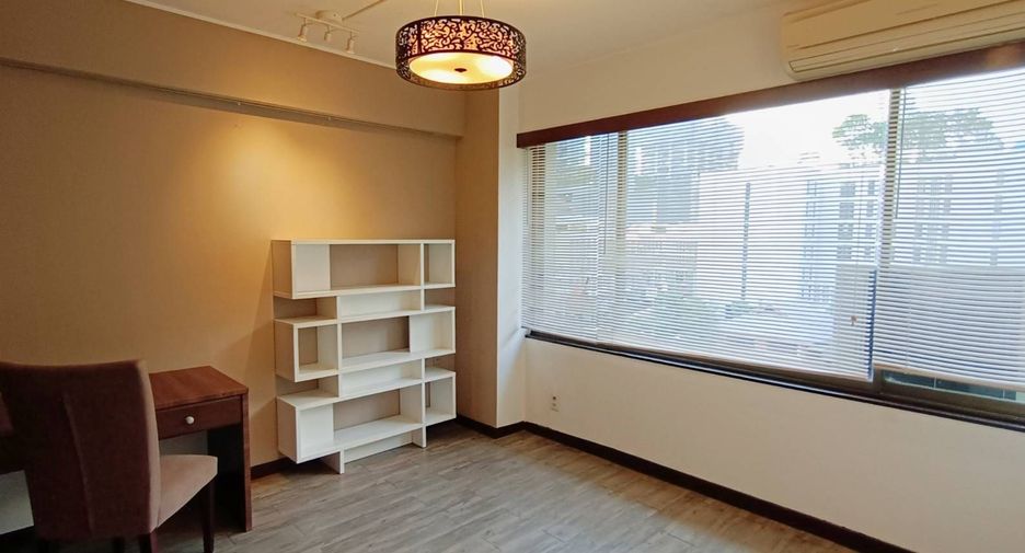Condo en alquiler de 3 habitaciones en Khlong Toei, Bangkok