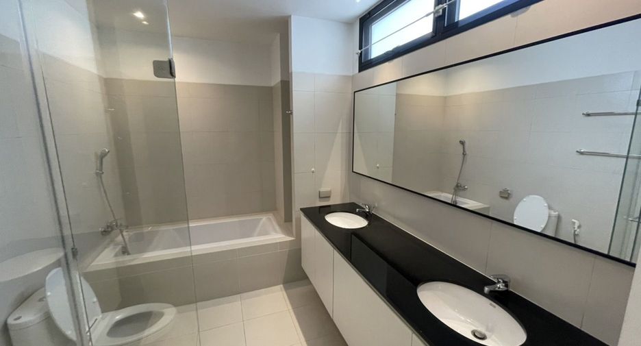 Casa en alquiler de 4 habitaciones en Watthana, Bangkok