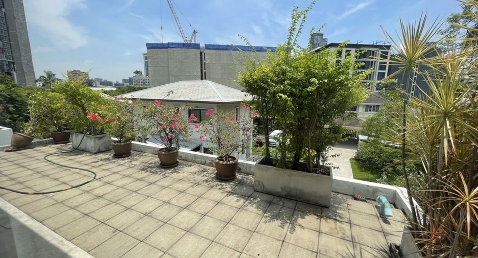Casa en alquiler de 4 habitaciones en Watthana, Bangkok