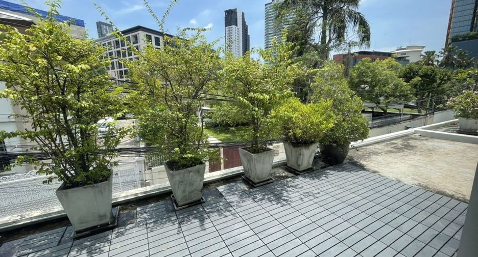 Casa en alquiler de 4 habitaciones en Watthana, Bangkok