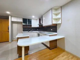 For sale 1 bed condo in Phaya Thai, Bangkok