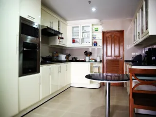 Wohnung zur Miete mit 4 Zimmer in Khlong Toei, Bangkok