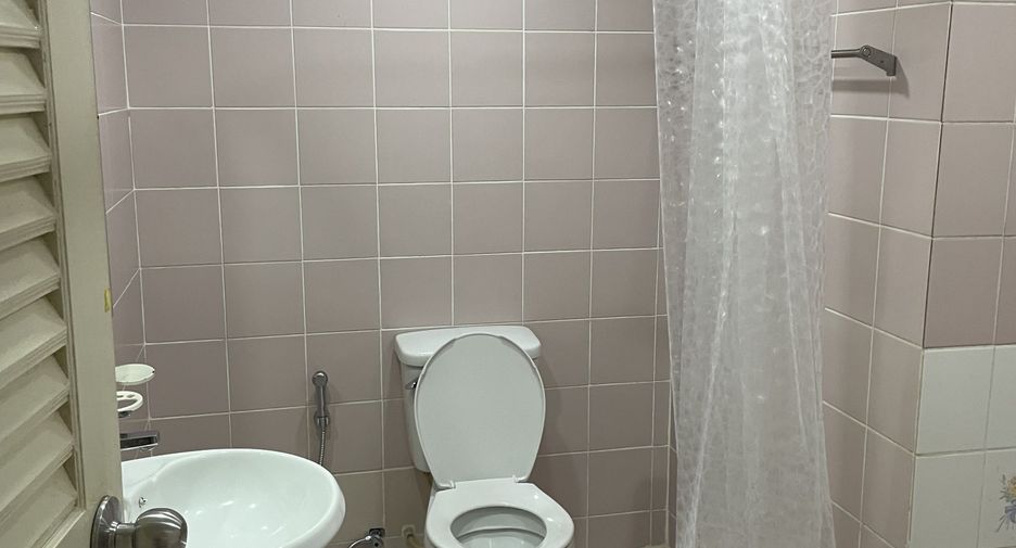 For rent studio apartment in Khlong Toei, Bangkok