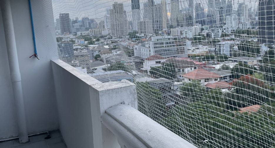For rent studio apartment in Khlong Toei, Bangkok