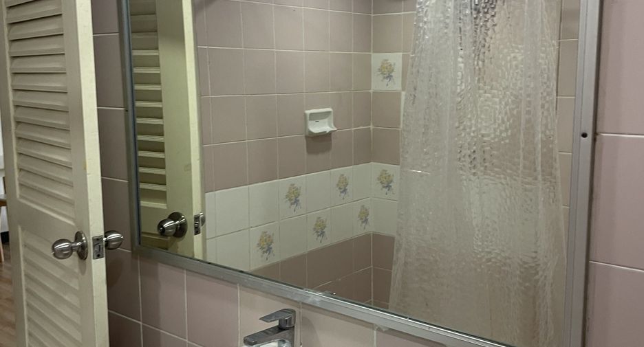 For rent studio apartment in Khlong Toei, Bangkok