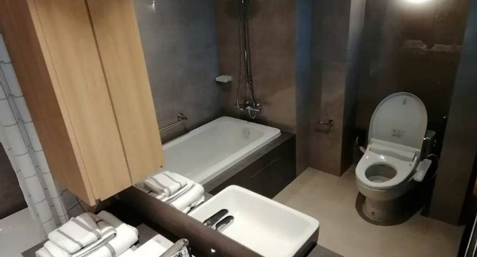 For rent 3 bedrooms condo in Watthana, Bangkok