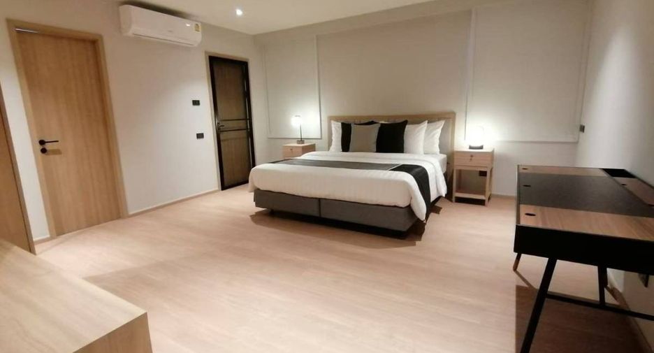 For rent 3 bedrooms condo in Watthana, Bangkok
