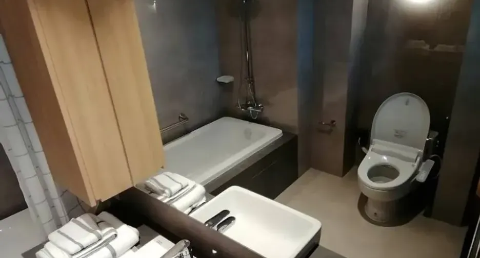For rent 3 bedrooms condo in Watthana, Bangkok