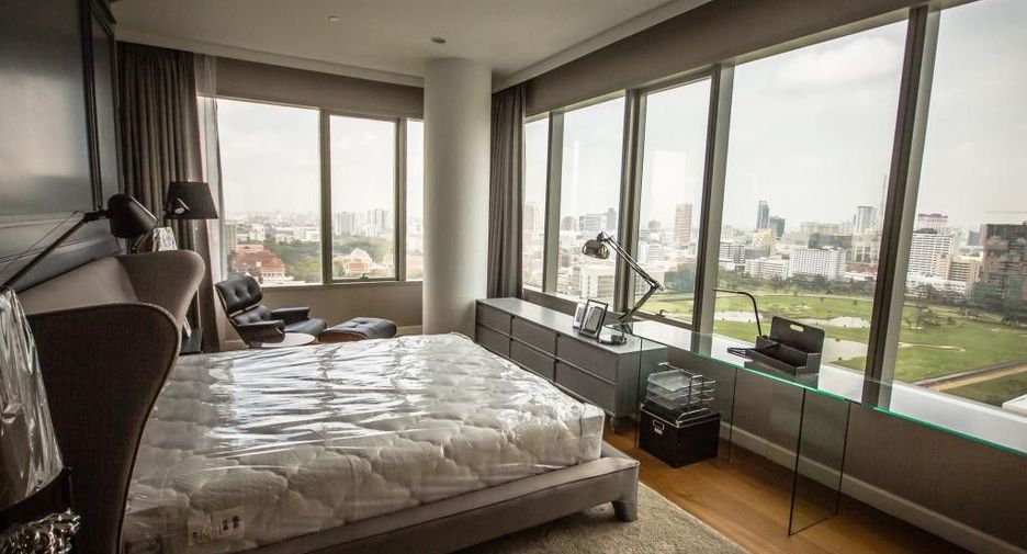 For rent 3 bedrooms condo in Pathum Wan, Bangkok