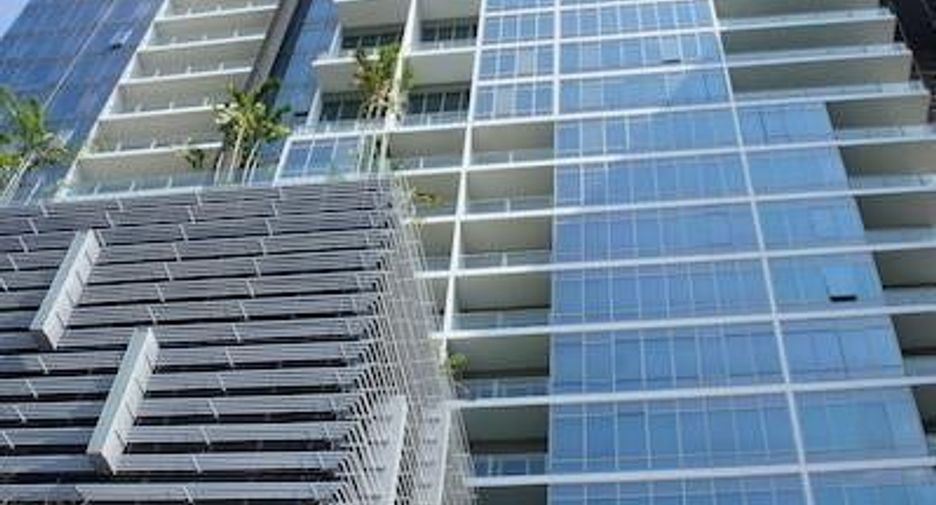 For rent 3 bedrooms condo in Pathum Wan, Bangkok