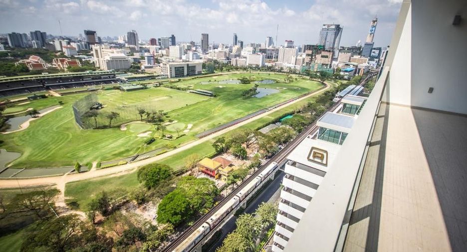 For rent 3 bedrooms condo in Pathum Wan, Bangkok
