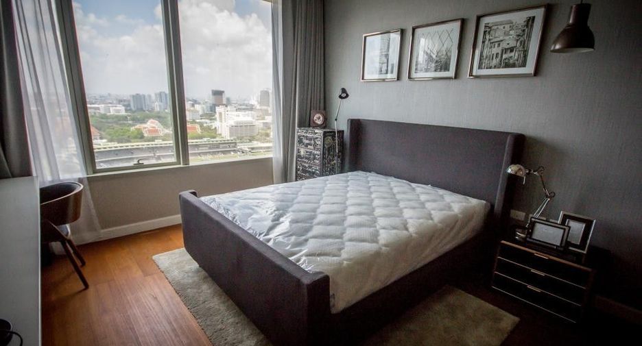 For rent 3 bedrooms condo in Pathum Wan, Bangkok