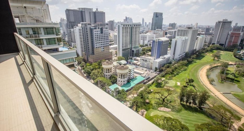 For rent 3 bedrooms condo in Pathum Wan, Bangkok