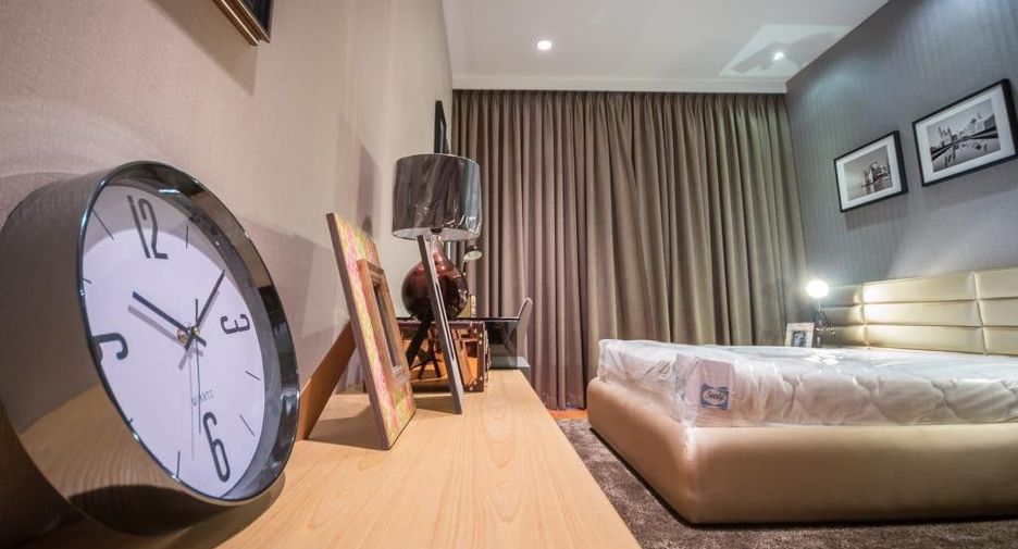 For rent 3 bedrooms condo in Pathum Wan, Bangkok