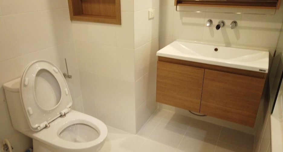 For sale 1 bed condo in Khlong Toei, Bangkok
