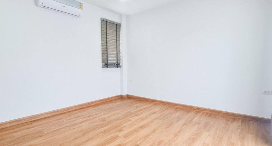 For sale and for rent 5 bedrooms house in Khlong Sam Wa, Bangkok
