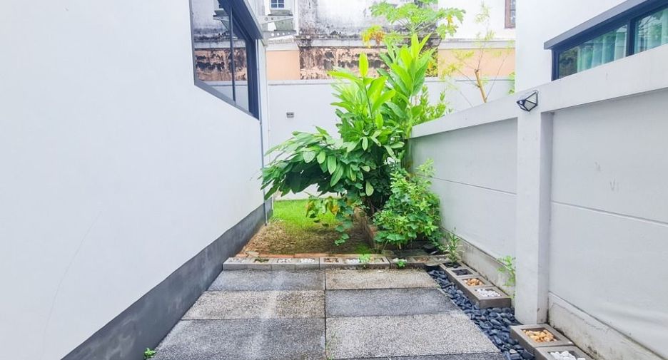 For rent and for sale 5 bedrooms house in Khlong Sam Wa, Bangkok