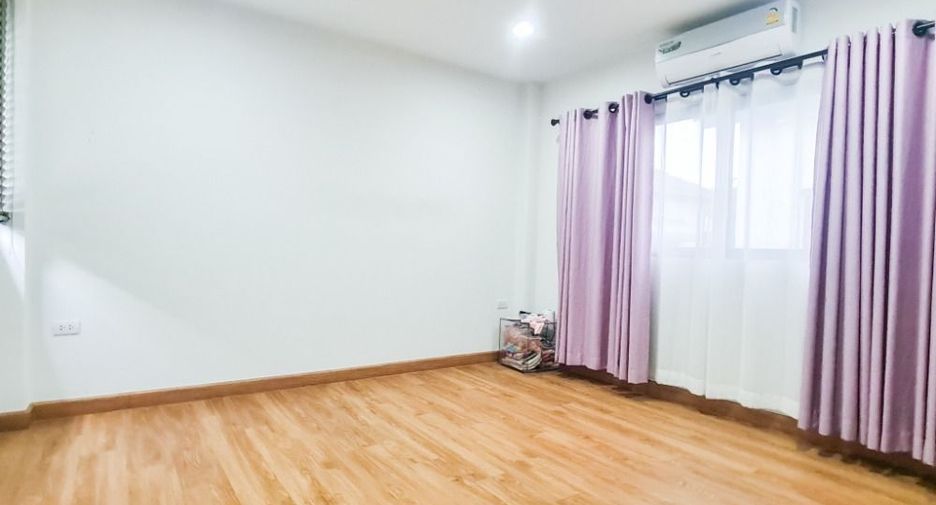 For rent and for sale 5 bedrooms house in Khlong Sam Wa, Bangkok