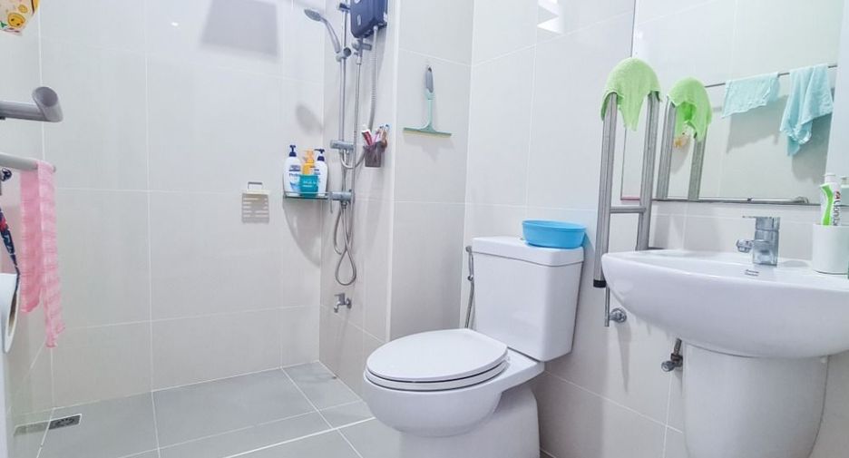 For rent and for sale 5 bedrooms house in Khlong Sam Wa, Bangkok