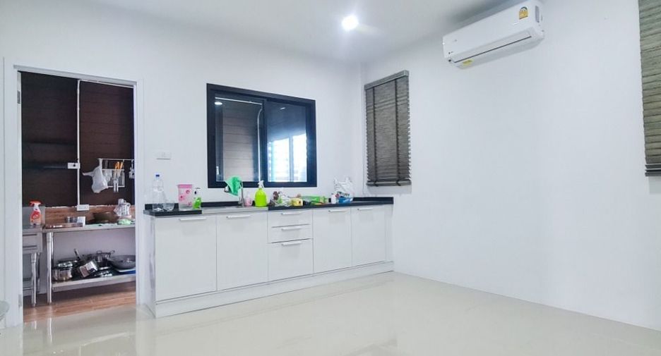 For rent and for sale 5 bedrooms house in Khlong Sam Wa, Bangkok