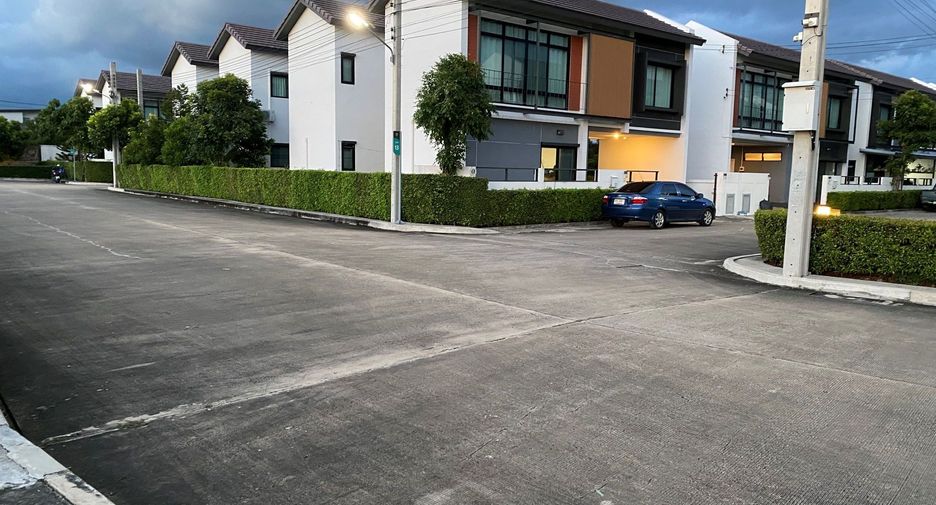 For sale and for rent 5 bedrooms house in Khlong Sam Wa, Bangkok