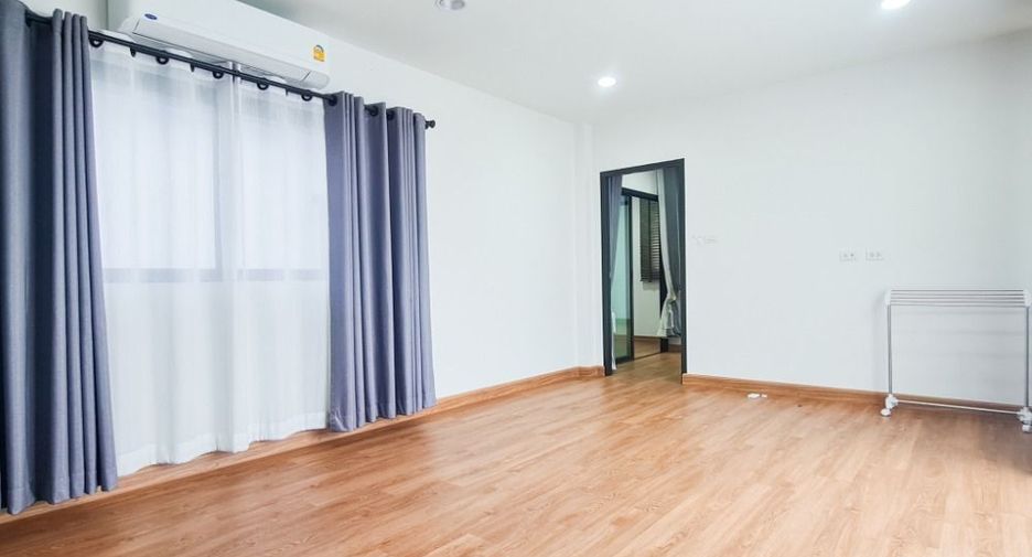 For rent and for sale 5 bedrooms house in Khlong Sam Wa, Bangkok