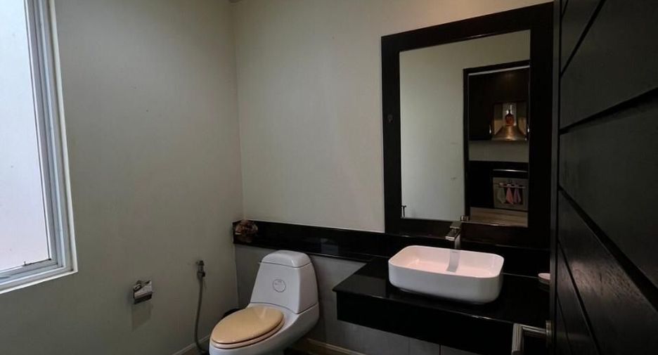 For rent 3 bedrooms villa in Mueang Phuket, Phuket