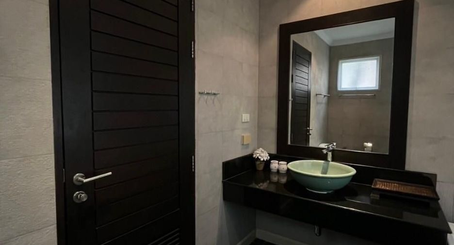 For rent 3 bedrooms villa in Mueang Phuket, Phuket
