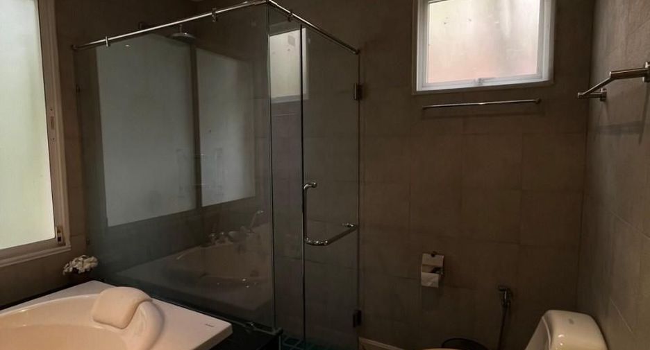For rent 3 bedrooms villa in Mueang Phuket, Phuket
