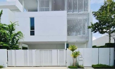 À louer 4 chambres maison à Bueng Kum, Bangkok