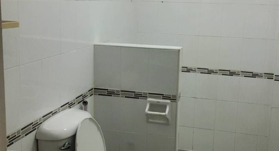 À vendre 3 chambres maison de ville à Lat Krabang, Bangkok