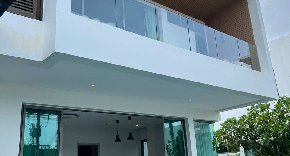 For rent 3 bedrooms villa in Mueang Phuket, Phuket