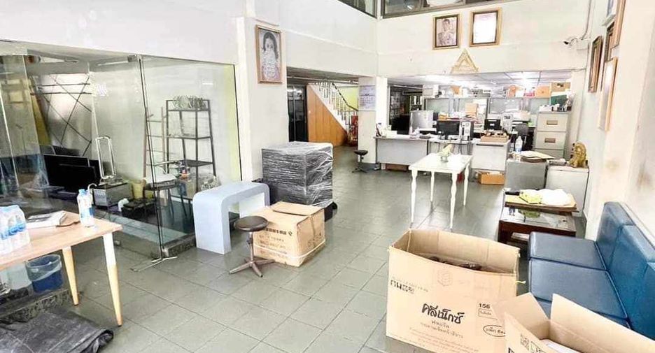 For sale 8 bedrooms retail Space in Khlong San, Bangkok