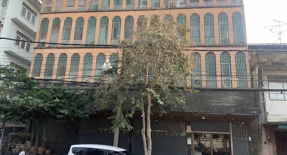 For sale 8 bedrooms retail Space in Khlong San, Bangkok