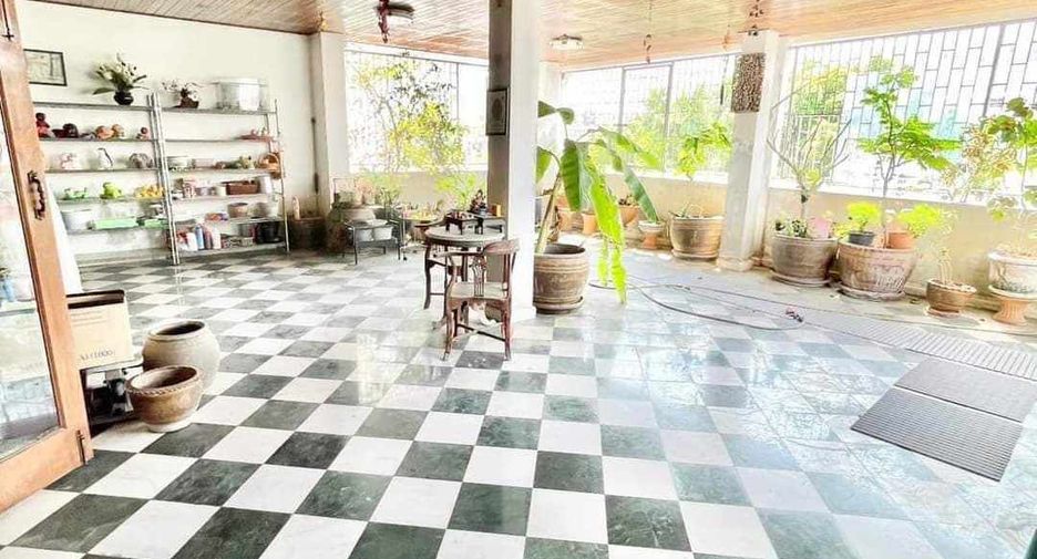 For sale 8 bedrooms retail Space in Khlong San, Bangkok