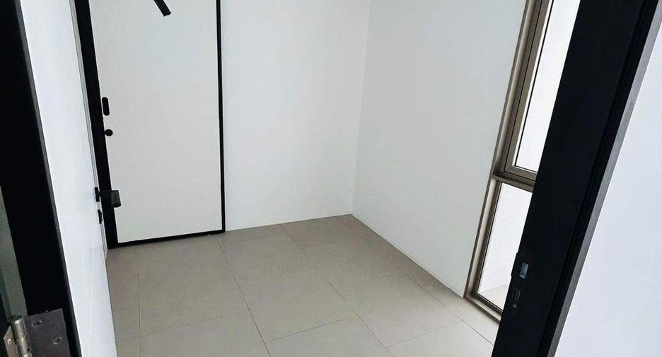 For sale 4 bedrooms townhouse in Lat Phrao, Bangkok