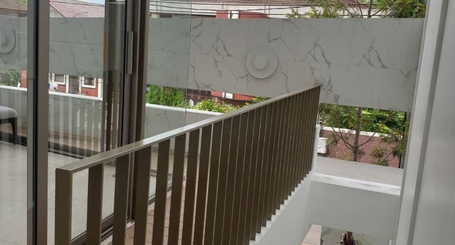 For sale 4 bedrooms townhouse in Lat Phrao, Bangkok