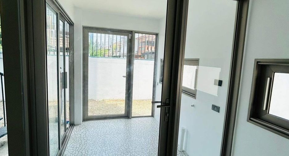 For sale 4 bedrooms townhouse in Lat Phrao, Bangkok