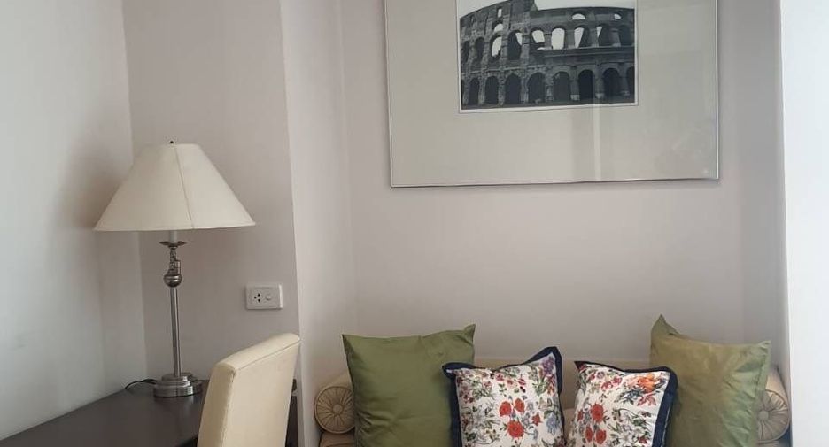 For rent 2 bedrooms condo in Pathum Wan, Bangkok